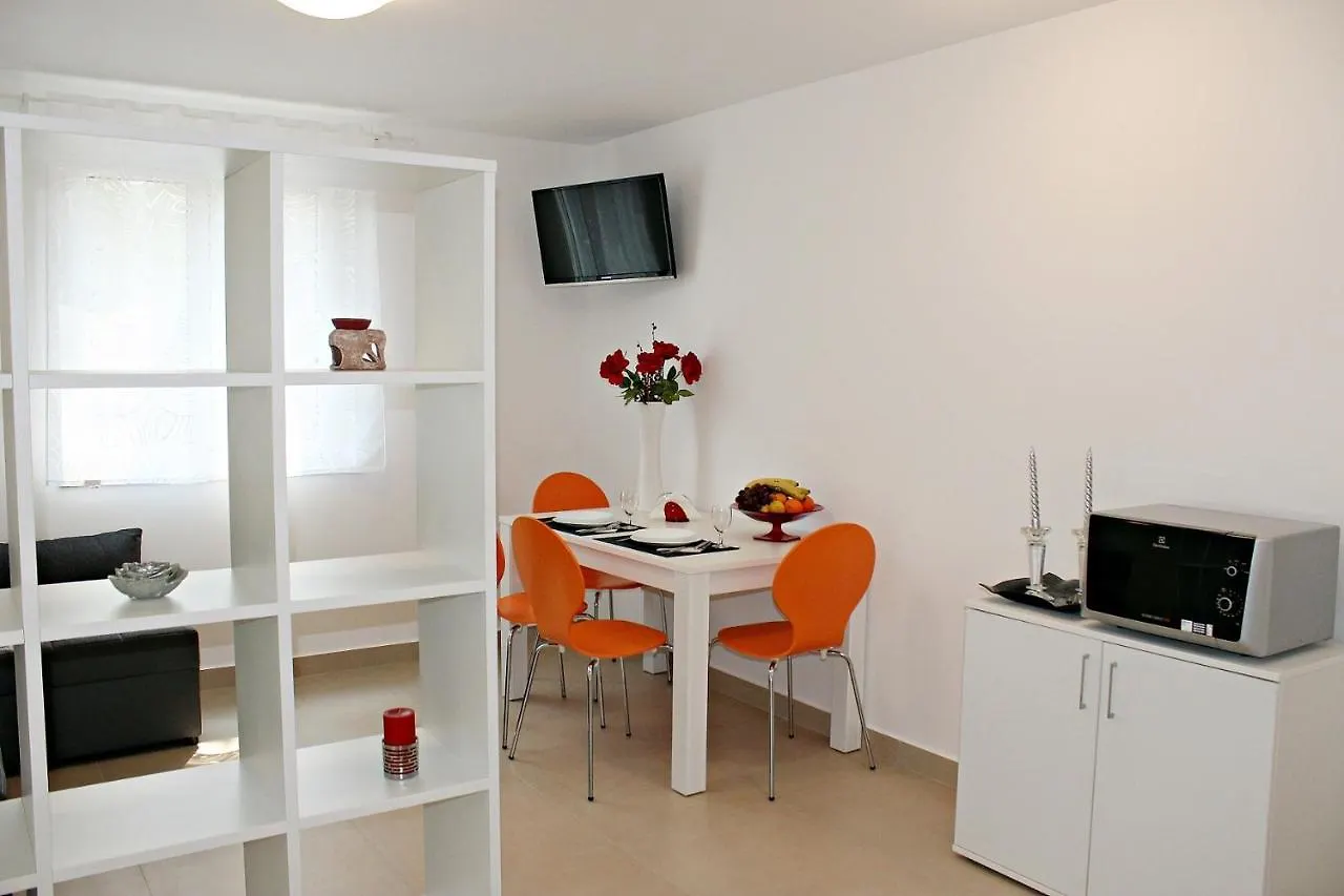 Apartments With A Parking Space Nerezine, Losinj - 15768